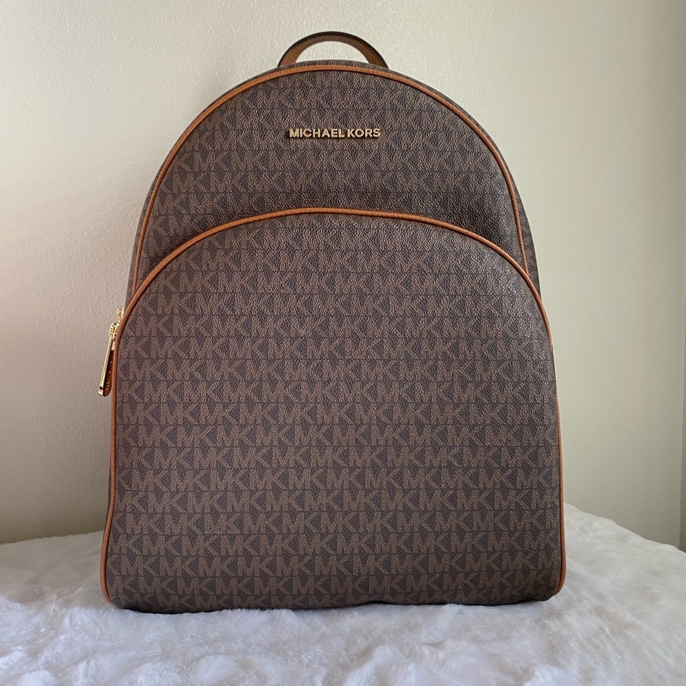 Michael Kors abbey backpack - Picture 2 of 9